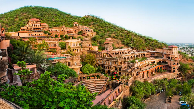 Car Rental From Delhi To Neemrana Fort